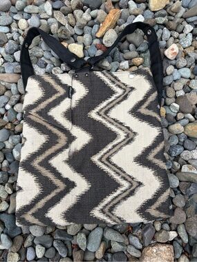 Carogi Canvas Zigzag Tote Bag - Black & Cream